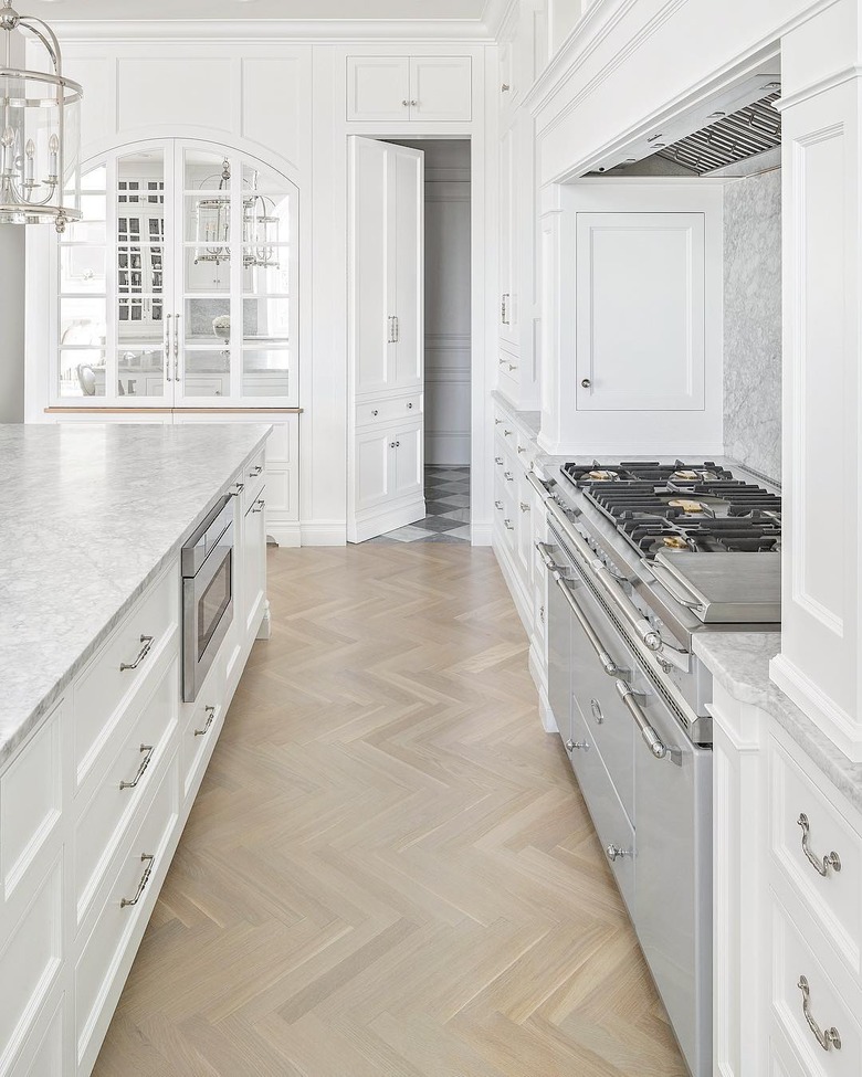 Light wood herringbone kitchen floor in white, minimalist kitchen