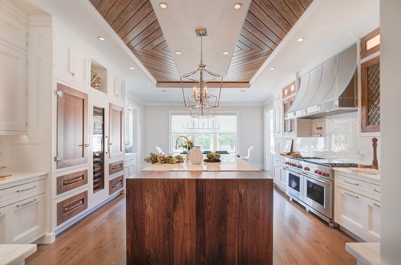 Bakes & Kropp’s Ocean Road Elegance kitchen in Bridgehampton, New York