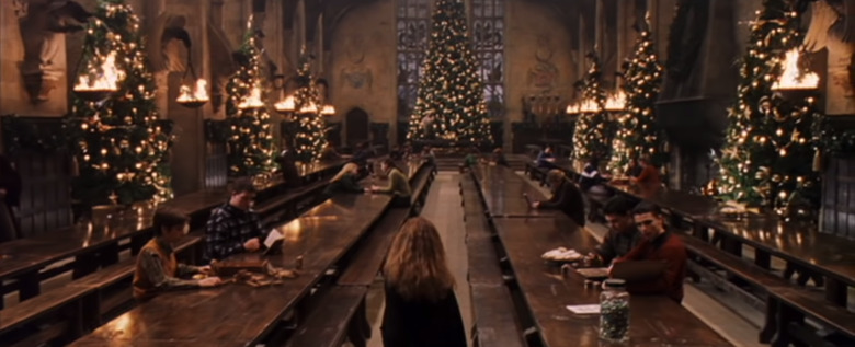 harry potter holiday movie decor