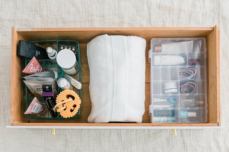 bathroom drawer organizing