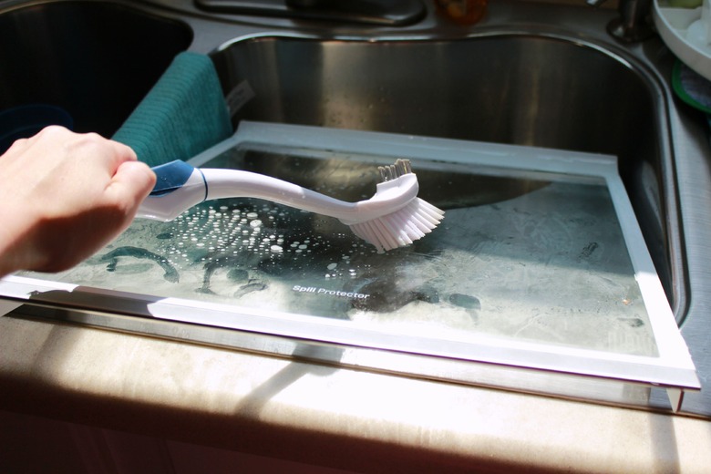 cleaning fridge