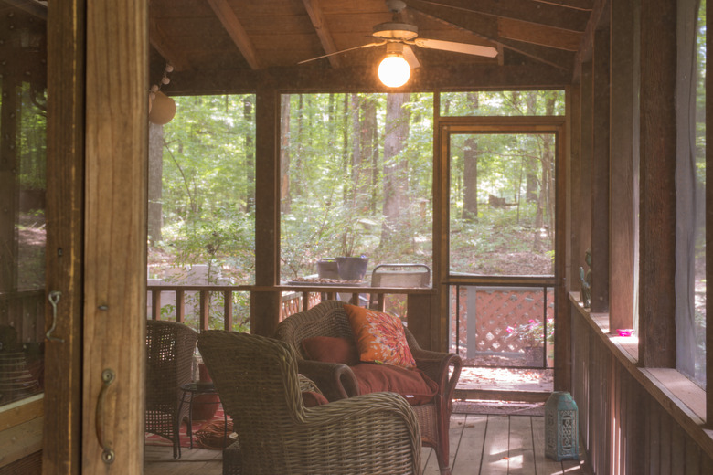 How to Clean Porch Screens