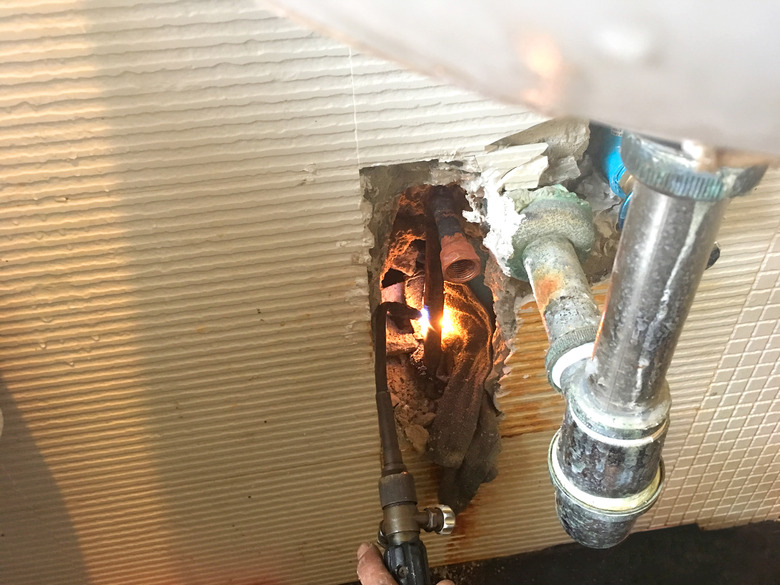 Repairing a hot water copper pipe