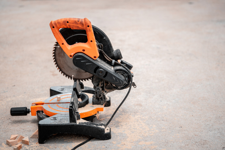 electric circular saw