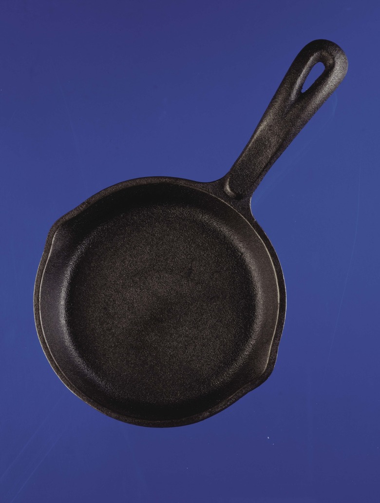 Cast iron frying pan