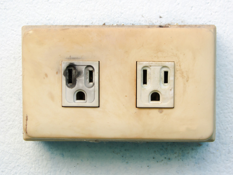 electrical failure in power outlet