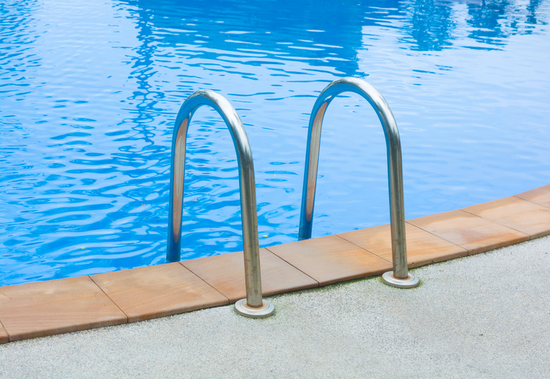 SWIMMING POOL WITH STAINLESS HANDRAIL