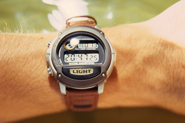 Set a digital watch online