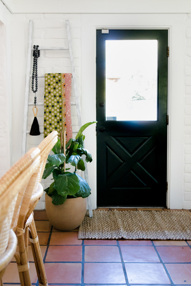 Entryway with fiddle-leaf fig tree plant