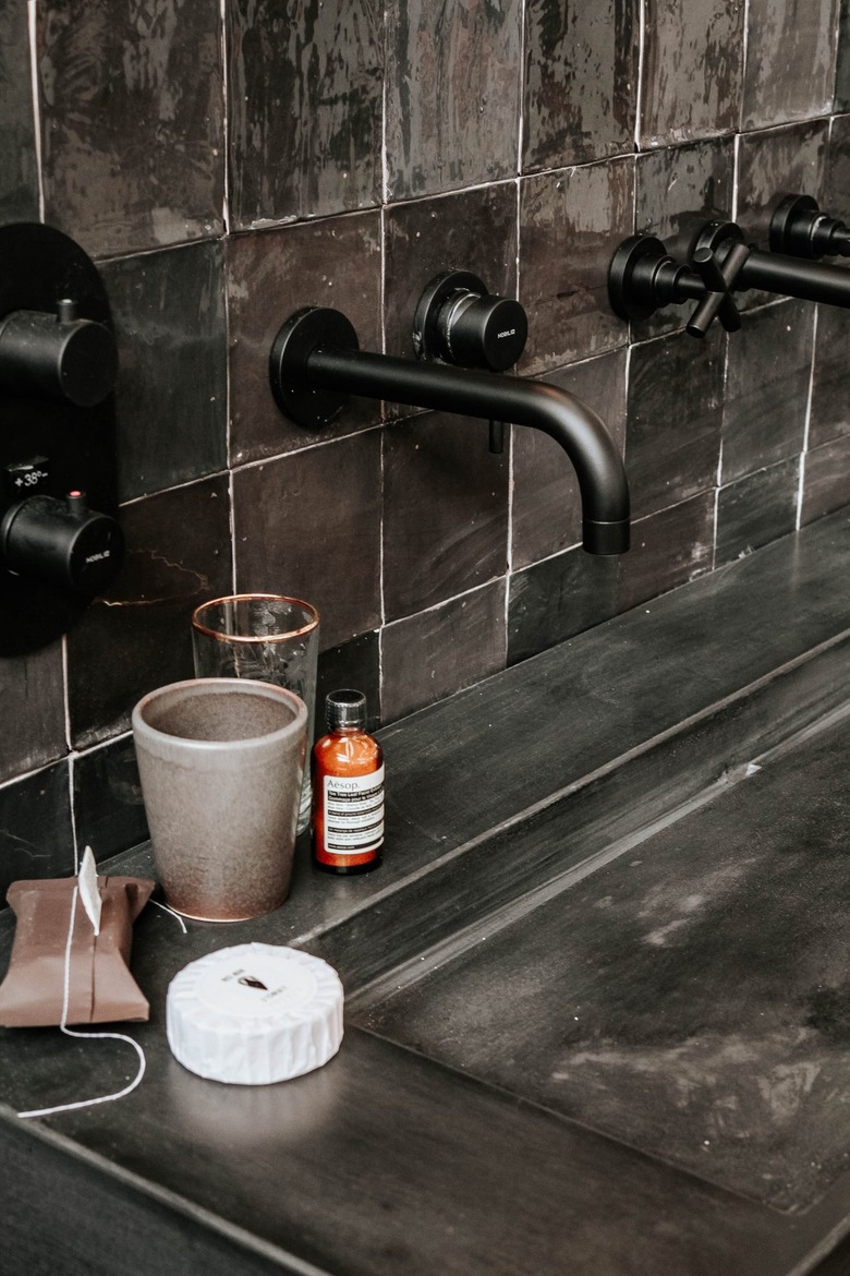 industrial bathroom backsplash tile