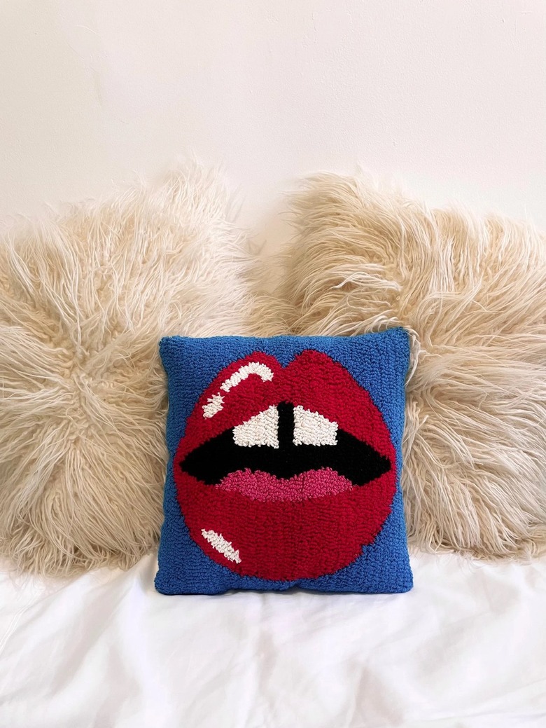 lips pillow