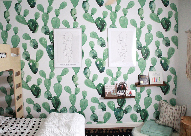 Kids' bedroom ideas with green cactus wallpaper and open shelving