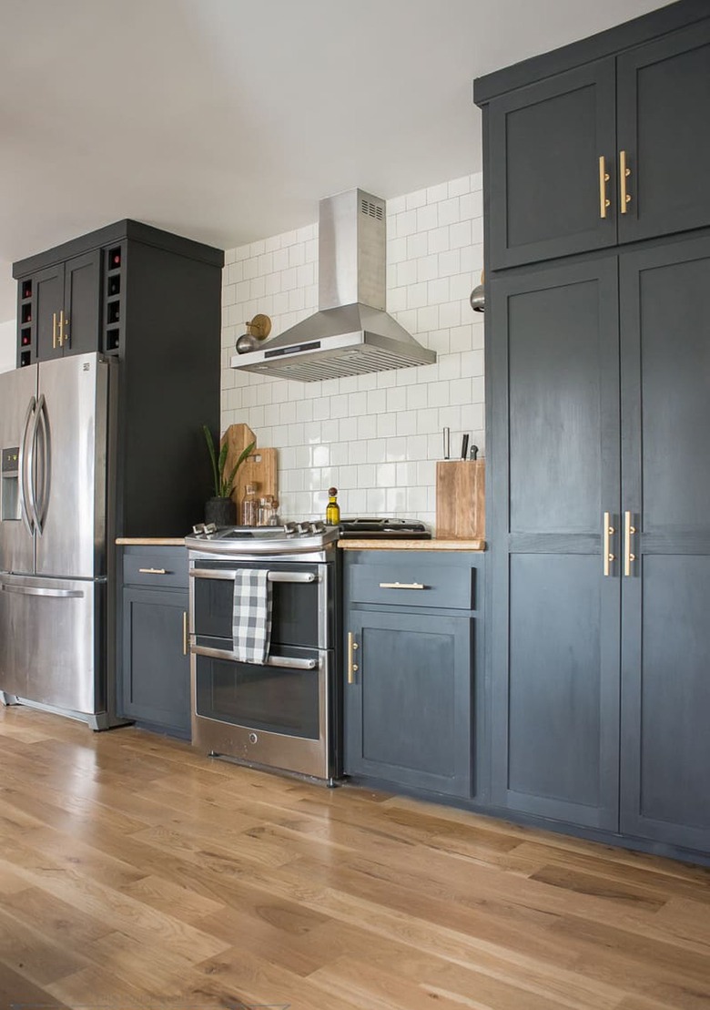 charcoal kitchen cabinet idea