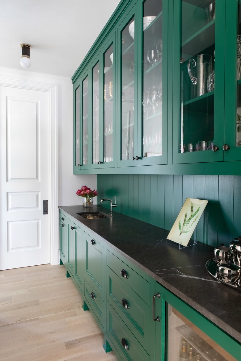 Green kitchen shiplap