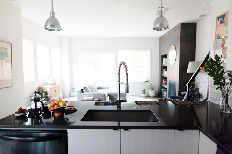 undermount kitchen sink and kitchen faucet with black countertops