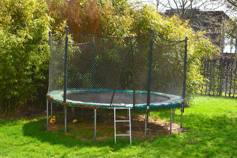 Vapor above floor trampoline