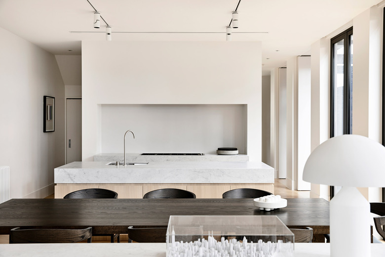 oak kitchen with chunky marble kitchen island