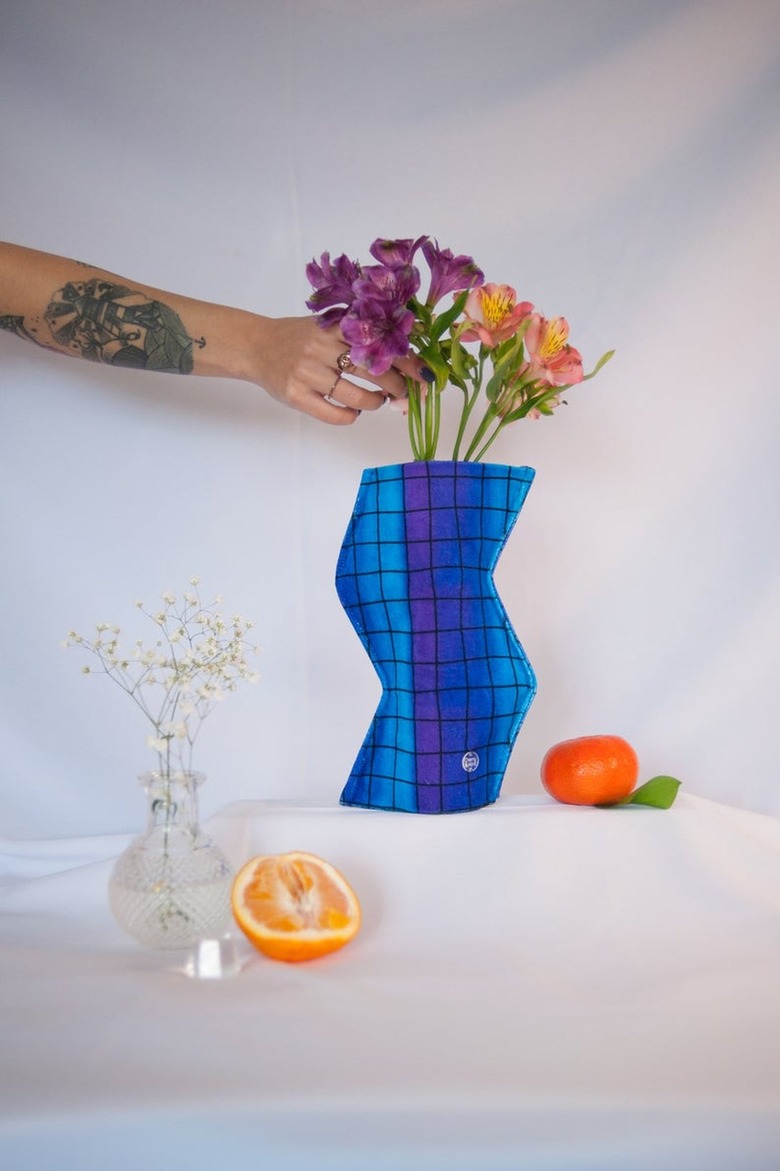 zigzag memphis style fabric vase