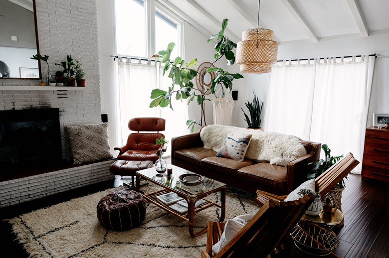 midcentury modern bohemian living room with midcentury furniture and boho accessories