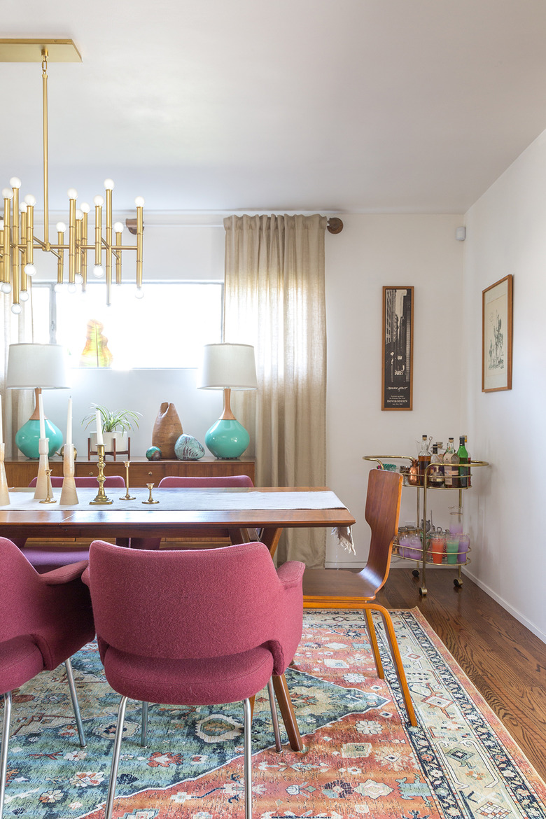 Turquoise, pink, and brass midcentury modern colors in dining room