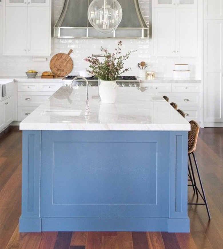 minimalist kitchen sink in blue island with clear pendant light