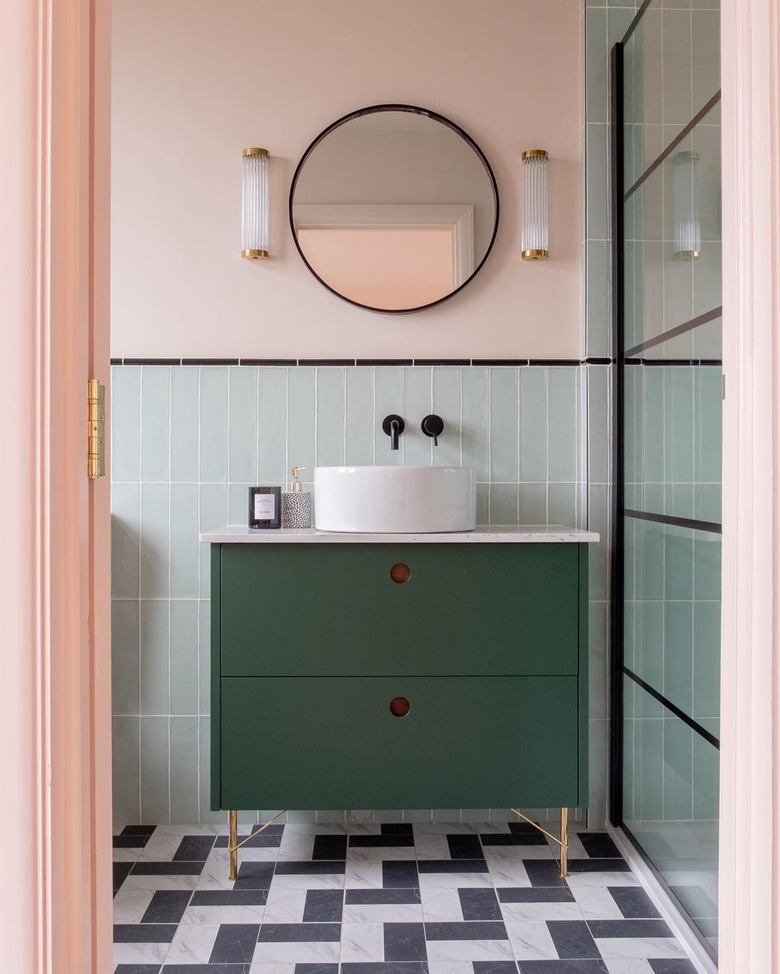 bathroom design idea with art deco inspired pink and green palette