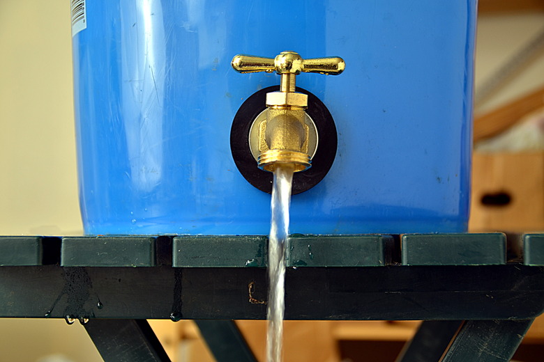 How to Put a Garden Hose Spigot on a 5-Gallon Pail