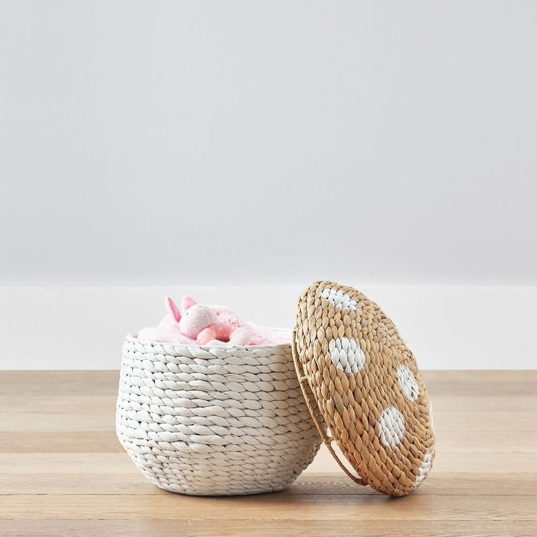 small basket with top open, designed to look like a mushroom