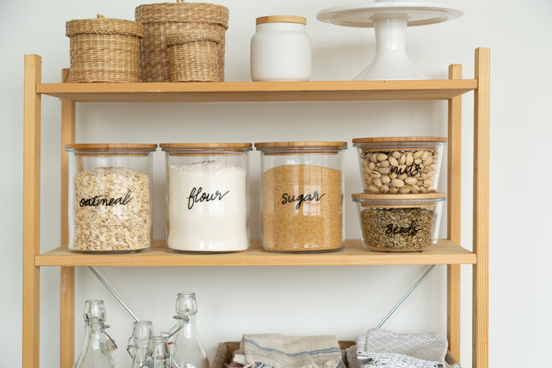 How to hand letter glass storage jars