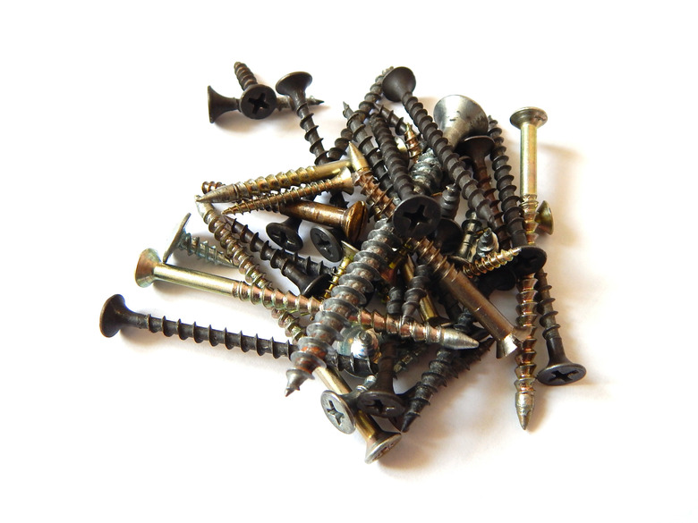 Screws, wood screws and metal screws.