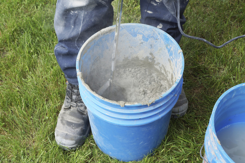 Mixing mortar