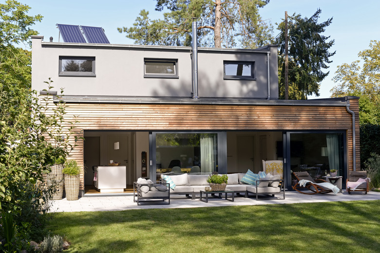 Modern detached house with terrace and garden