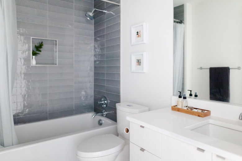 One of the lightest and most economical materials used to make bathroom tubs is fiberglass. Remove dirt, grime and soap scum from a fiberglass tub using inexpensive supplies.