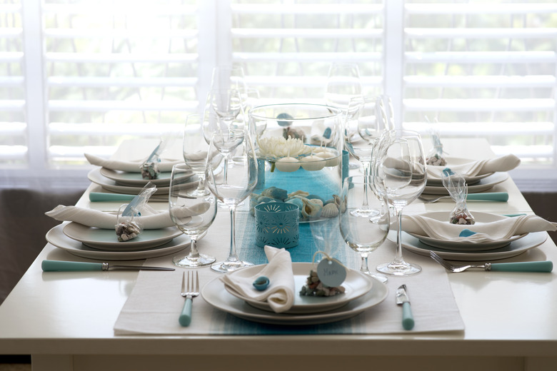 sea style table setting for dinner