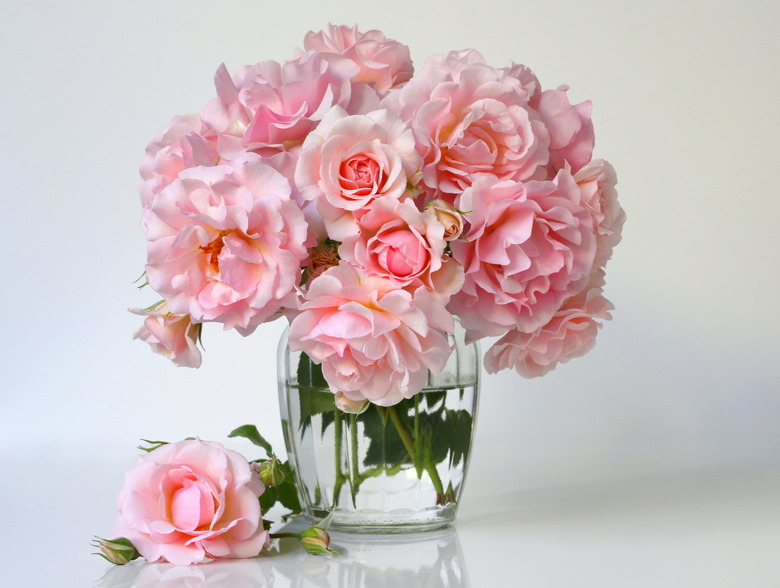 Bouquet of pink roses in a vase. Romantic floral decoration.