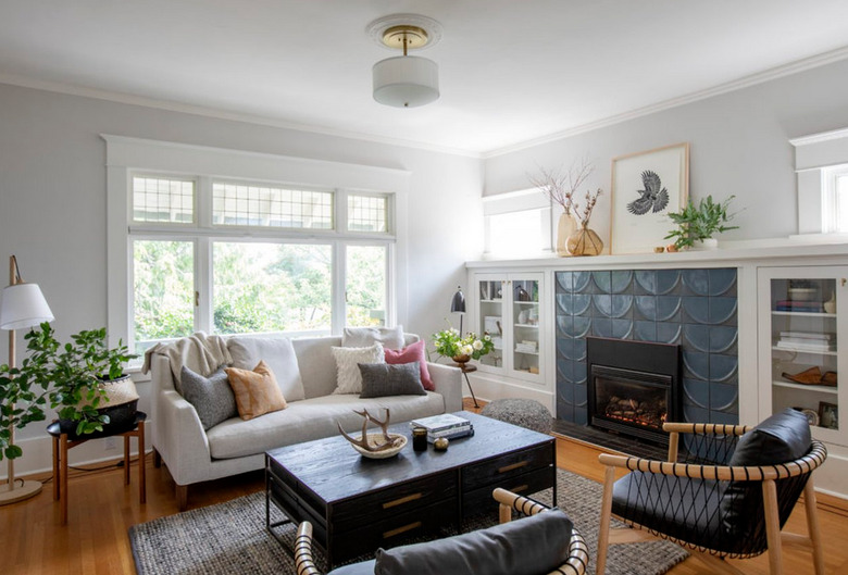 Craftsman living room with modern tiled fireplace