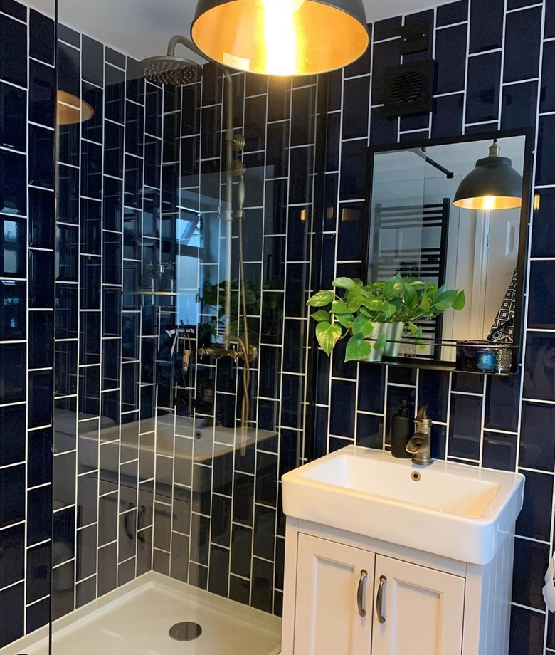 navy offset stacked backsplash with white grout