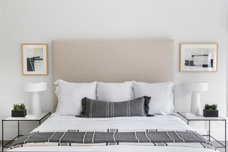 bedroom with black and white bedding