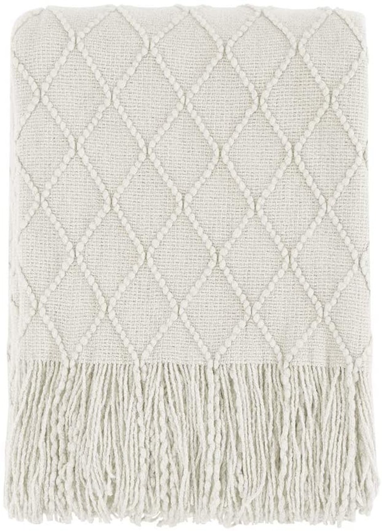 Cream fringed throw blanket with diamond design