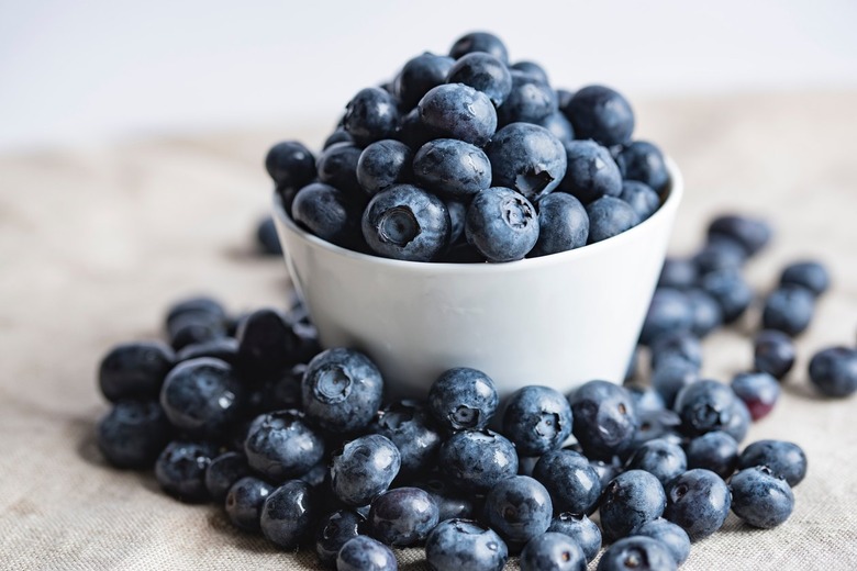 blueberries in white bowl