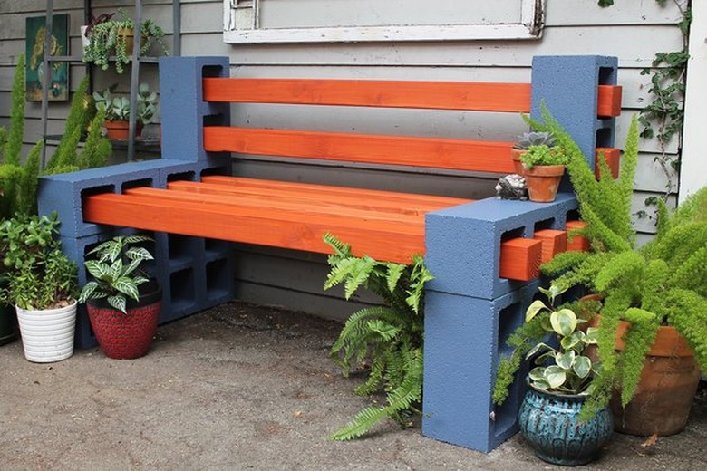 diy wood and cinderblock bench