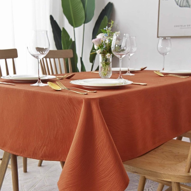 Maxmill Jacquard Swirl Design Square Tablecloth (52 by 52 inches)