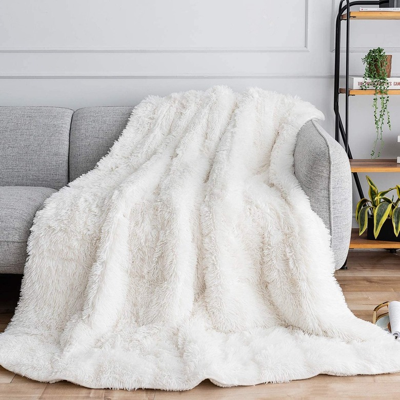 Uttermara Faux Fur Weighted Blanket (20 pounds)