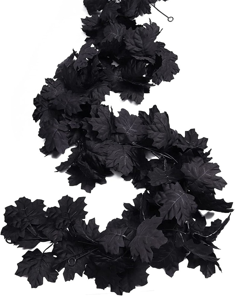 RECUTMS Black Maple Leaf Garlands (set of 2)