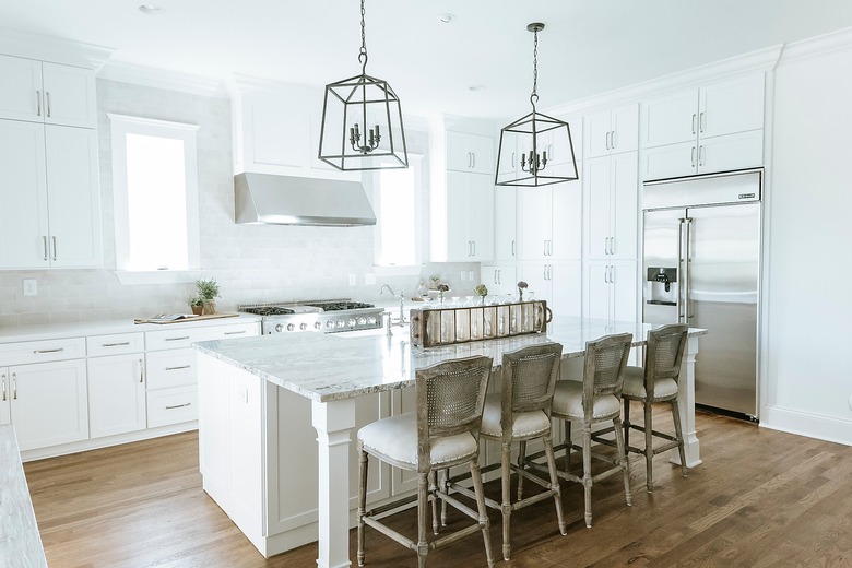 white rustic rustic glam decor in kitchen