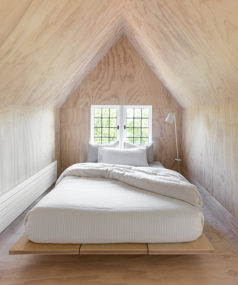 Scandinavian bedroom idea with floor-to-ceiling plywood 