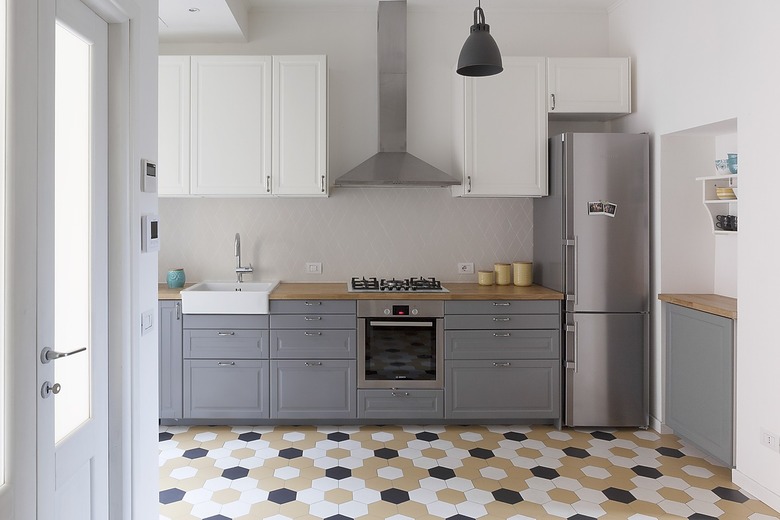 Scandinavian kitchen floor tile with hexagonal tile in yellow, white and black