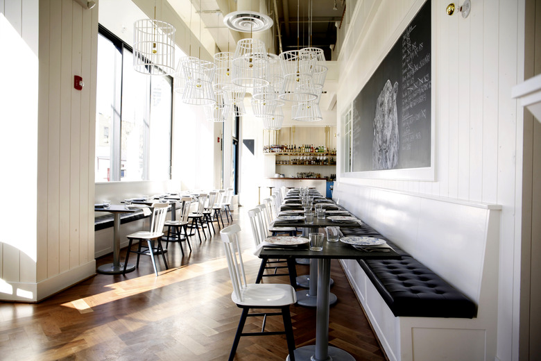 Bateau dining room.