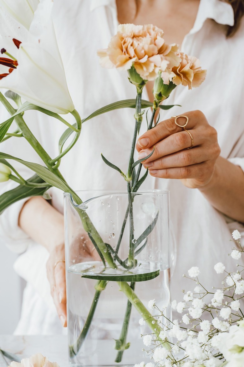 Put flowers in water immediately after cutting the stems