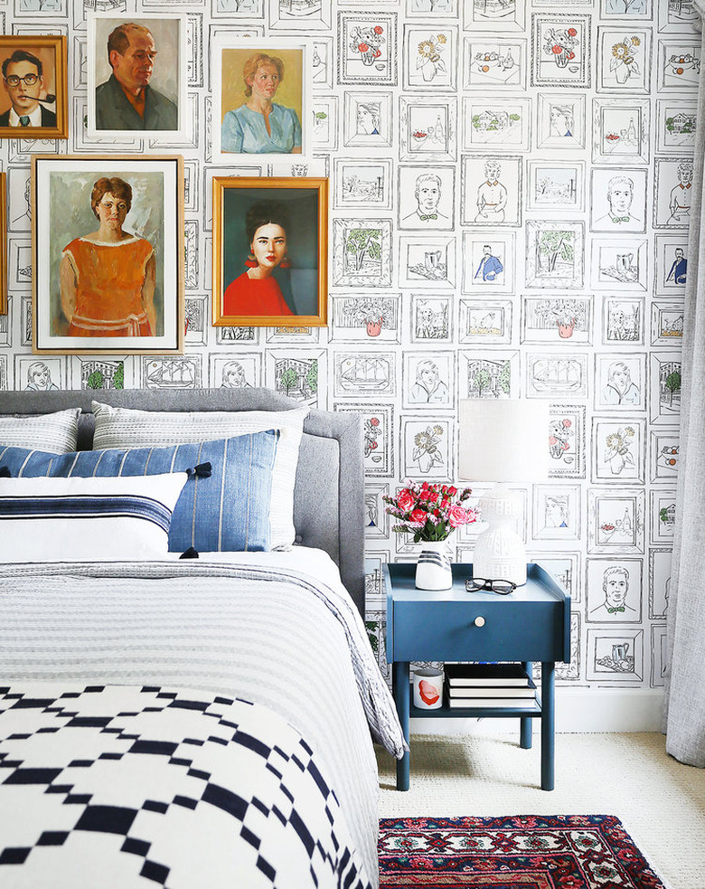 Maximalist small bedroom decorating idea